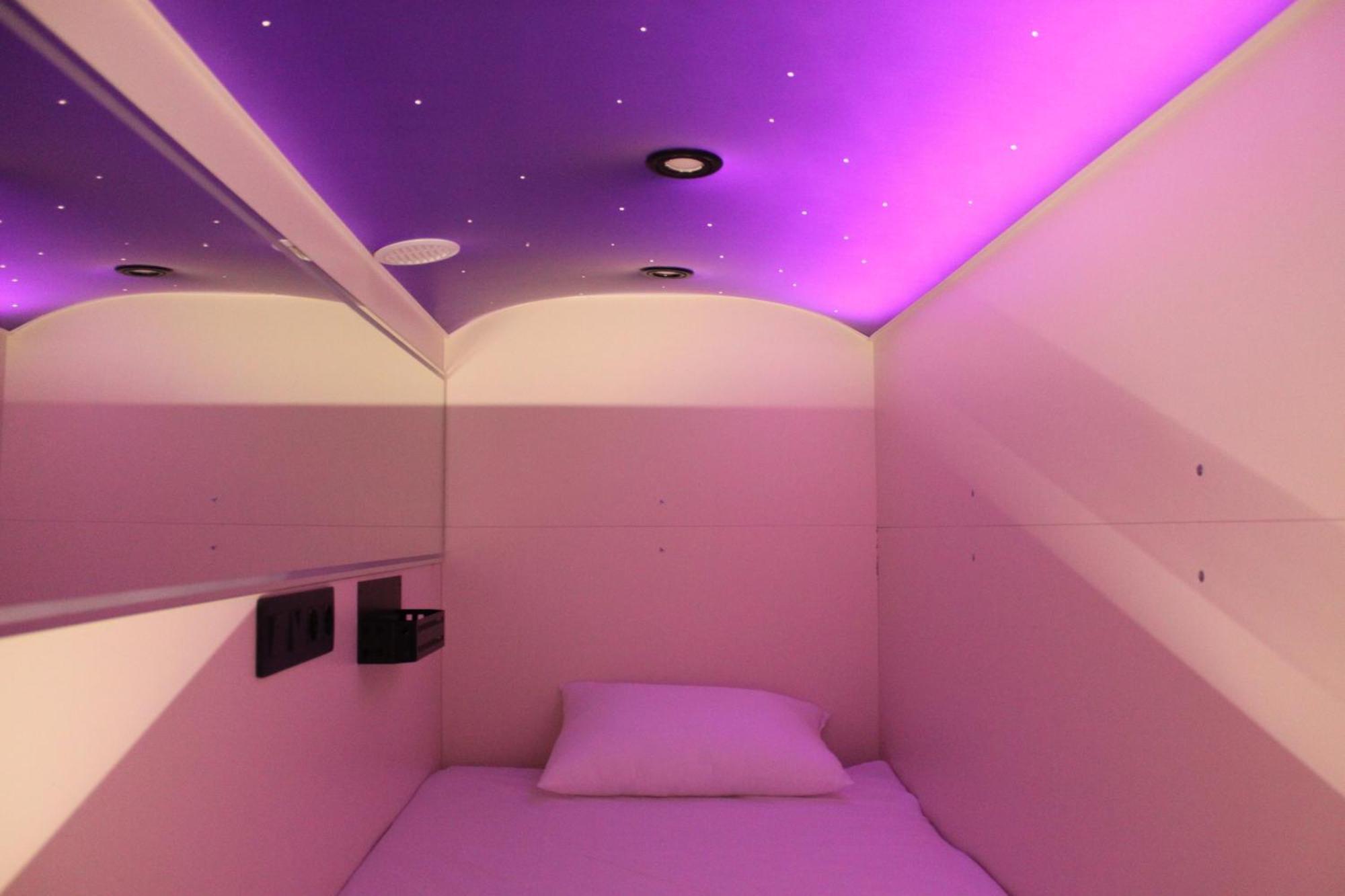 Av-3 Capsule Hotel Kiev Buitenkant foto